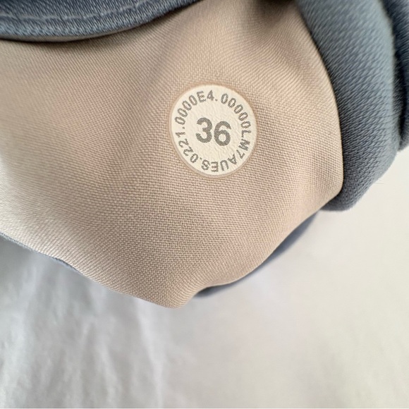 Lululemon | Commission Classic-Fit Short 9” Oxford | Sz 36 | Light Blue | EUC - Picture 5 of 5